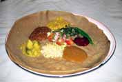 Injera - tradi�n� etiopsk� j�dlo. Jedn� se o nakyslou placku, kter� je dopln�na ruzn�mi masov�mi �i zeleninov�mi om��kami. Etiopie.