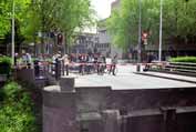 �ek�n� u zvednut�ho mostu. Middelburg. Nizozemsko.