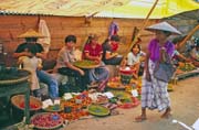 Velk� t�denn� trh ve m�st� Rantepao, oblast Tana Roraja. Sulawesi, Indon�sie.