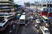 Dopravn� z�cpa u lok�ln�ho autobusov�ho n�dra�� v Dh�ce. Banglad�.