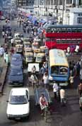Dopravn� z�cpa u lok�ln�ho autobusov�ho n�dra�� v Dh�ce. Banglad�.