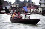 Doprava po �ece. Dh�ka. Banglad�.