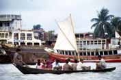 Doprava po �ece. Dh�ka. Banglad�.
