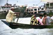 Doprava po �ece. Dh�ka. Banglad�.