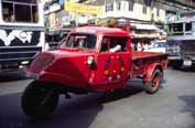 Mal� n�kladn� taxi. Kalkata. Indie.