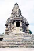 Chr�m v Khajuraho. Indie.