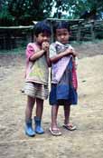 D�ti na venkov�. Oblast okolo vesnice Kalaw. Myanmar (Barma).