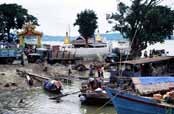 U �eky Ayeyarwady v Mandalay. Myanmar (Barma).