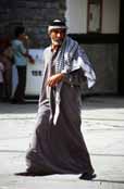 Mu� na ulici ve m�ste Mashhad. �r�n.