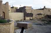 Pou�tn� vesnice Kharanagh. Okol� m�sta Yazd. �r�n.