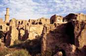 Pou�tn� vesnice Kharanagh. Okol� m�sta Yazd. �r�n.