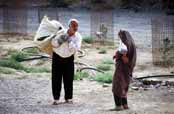 M�stn� lid� ve vesnici Kharanagh. �r�n.