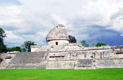 Observato� postavena 900-1100 na�eho letopo�tu v M�jsko-Tolt�ck�m Stylu., Chichen Itza. Mexiko.