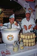 No�n� trh ve �tvrti Sultanahmet p�i p��le�itosti Rammad�nu, Istanbul. Turecko.