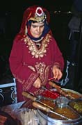 No�n� trh ve �tvrti Sultanahmet p�i p��le�itosti Rammad�nu, Istanbul. Turecko.