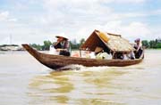 �ivot na vod� v Mekong delt�.  Vietnam.