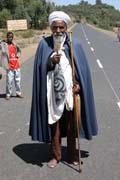 Kn�z etiopsk� ortodoxn� c�rkve, ji�n� od Addis Abbeby. Etiopie.