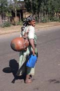 Vesnice ji�n� od Addis Abbeby. Etiopie.