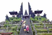 Komplex hinduistick�ch chr�m� Besakih. Bali, Indon�sie.