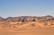 Pyramidy v Meroe. S�d�n.