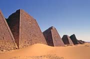 Pyramidy v Meroe. S�d�n.