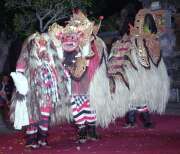 Tanec Barong. Bali, Indon�sie.
