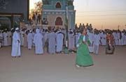 Tan��c� dervi�ov�. Me�ita Hamed-an Nil, Chart�m (Omdurman). S�d�n.