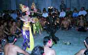 Tanec Kecak. Bali, Indon�sie.