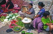 Velk� t�denn� trh ve m�st� Rantepao, oblast Tana Roraja. Sulawesi, Indon�sie.