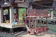 V�roba poh�ebn�ch m�r na poh�ebn� slavnost. Oblast Tana Toraja. Indon�sie.