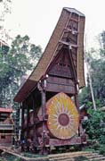 Tradi�n� architektura Torad��. Oblast Tana Toraja. Indon�sie.
