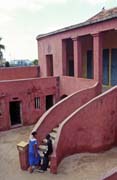 Budova Maison des Esclaves, kde �ekali otroci na transport do Ameriky. Ostrov Gor�e (�le de Gor�e), okol� Dakaru. Senegal.