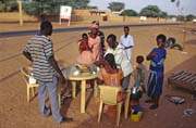 Restaurace u silnice, okol� Podoru. Senegal.