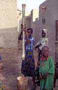 Drcen� obil� a p��prava mouky. Mali.