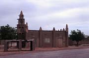 Hlin�n� me�ita postaven� v sahelsk�m stylu. Vesnice Bor�. Mali.