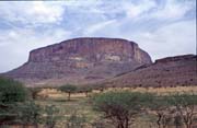 Sk�la Hombori Tondo u vesnice Hombori. Mali.