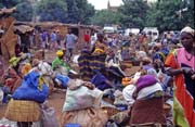 Tradi�n� pond�ln� trh, m�sto Djenn�. Mali.
