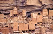 Star� domy lid� Dogon ve vesnici Teli. Mali.