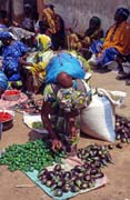 Tradi�n� pond�ln� trh, m�sto S�gou. Mali.