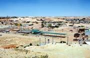 M�ste�ko Coober Pedy - jedno z nejv�t��ch nalezi�t� op�l� na sv�t�. Austr�lie.