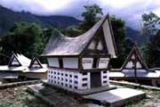 Batack� hrobky. Jezero Toba, ostrov Samosir. Sumatra, Indon�sie.