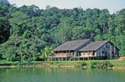 Longhouse. Kulturn� vesnice u Kuchingu. Malajsie.
