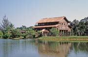 Longhouse. Kulturn� vesnice u Kuchingu. Malajsie.