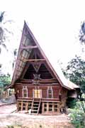 Tradi�n� Batack� d�m. Jezero Toba, ostrov Samosir. Sumatra, Indon�sie.