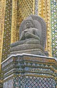 Buddha a kr�lovsk� pal�c v Bangkoku. Thajsko.
