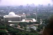 Pohled z Monumentu, Jakarta. J�va, Indon�sie.