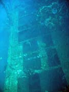 Vrak holandsk� obchodn� lodi potopen� v roce 1942. Pot�p�n� u ostrova Bunaken, lokalita Molas Wreck. Sulawesi, Indon�sie.