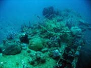Pot�p�n� u ostrov� Togian, Kadidiri, vrak bombard�ru B24 z druh� sv�tov� v�lky potopen� 3. kv�tna 1945. Sulawesi, Indon�sie.