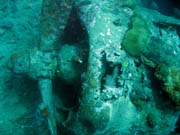 Pot�p�n� u ostrov� Togian, Kadidiri, vrak bombard�ru B24 z druh� sv�tov� v�lky potopen� 3. kv�tna 1945. Sulawesi, Indon�sie.