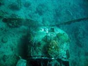 Pot�p�n� u ostrov� Togian, Kadidiri, vrak bombard�ru B24 z druh� sv�tov� v�lky potopen� 3. kv�tna 1945. Sulawesi, Indon�sie.